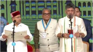 ಕೈಯಲ್ಲಿ ಸಂವಿಧಾನ ಹಿಡಿದು ಪ್ರಮಾಣ ವಚನ ಸ್ವೀಕರಿಸಿದ ಡಿಕೆ ಶಿವಕುಮಾರ್‌