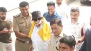 ವಾಟಾಳ್ ನಾಗರಾಜ್ ಅರೆಸ್ಟ್; ಬಾಯಿಗೆ ಟೇಪ್ ಹಾಕಿ ಪ್ರತಿಭಟನೆ 