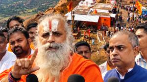 10 ತಿಂಗಳ ಬಳಿಕ ಅಂಜನಾದ್ರಿ ಬೆಟ್ಟಕ್ಕೆ ವಿದ್ಯಾದಾಸ ಬಾಬಾ ಎಂಟ್ರಿ; ಹೈಕೋರ್ಟ್ ಆದೇಶದ ಬೆನ್ನಲ್ಲೇ ವಿಶೇಷ ಪೂಜೆ