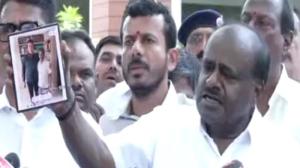 ಸ್ಟಿಂಗ್ ಆಪರೇಷನ್ ಪ್ರಕರಣಕ್ಕೆ ಬಿಗ್ ಟ್ವಿಸ್ಟ್: ಸುರ್ಜೇವಾಲಾ ಜೊತೆಗಿರುವ ರೌಡಿಶೀಟರ್ ಫೋಟೋ ಬಿಡುಗಡೆ ಮಾಡಿದ ಎಚ್‌ಡಿಕೆ!